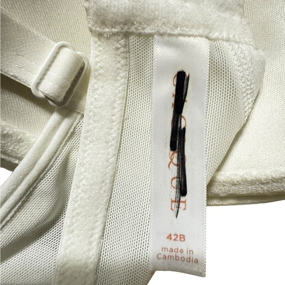 Cacique Smooth Lightly Lined Balconette  42B - Picture 7 of 8